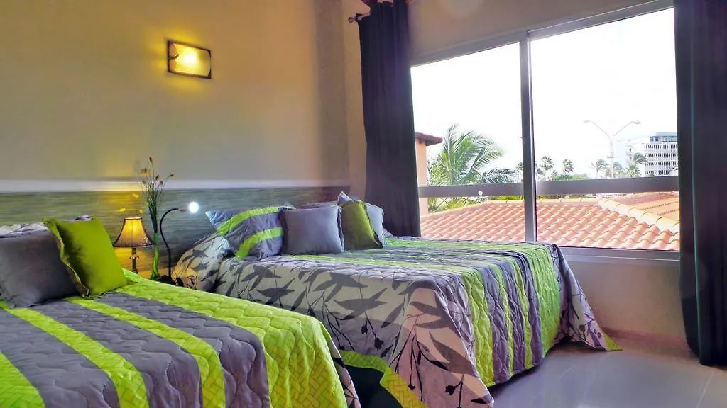 Family-Flexication-Friendly Villa, Few Steps From Eagle Beach Palm Beach